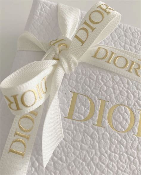 aog green dior|Dior art of gifting.